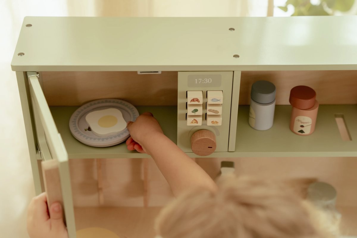 Personalisierte Spielküche aus Holz mit Name – besonderes Geschenk