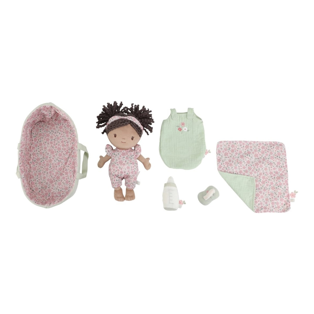 Personalisierte Babypuppe im Körbchen – liebevolles Geschenk zur Geburt