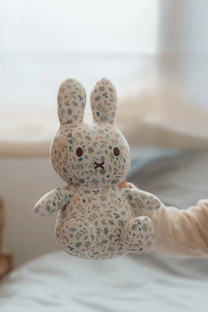 Kuscheltier Hase Lucky Leaves all-over-print, 20 cm x Miffy