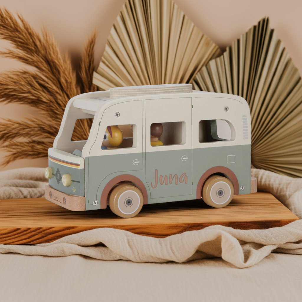 Retro Camper Van with Play Figures – Role Play for Children