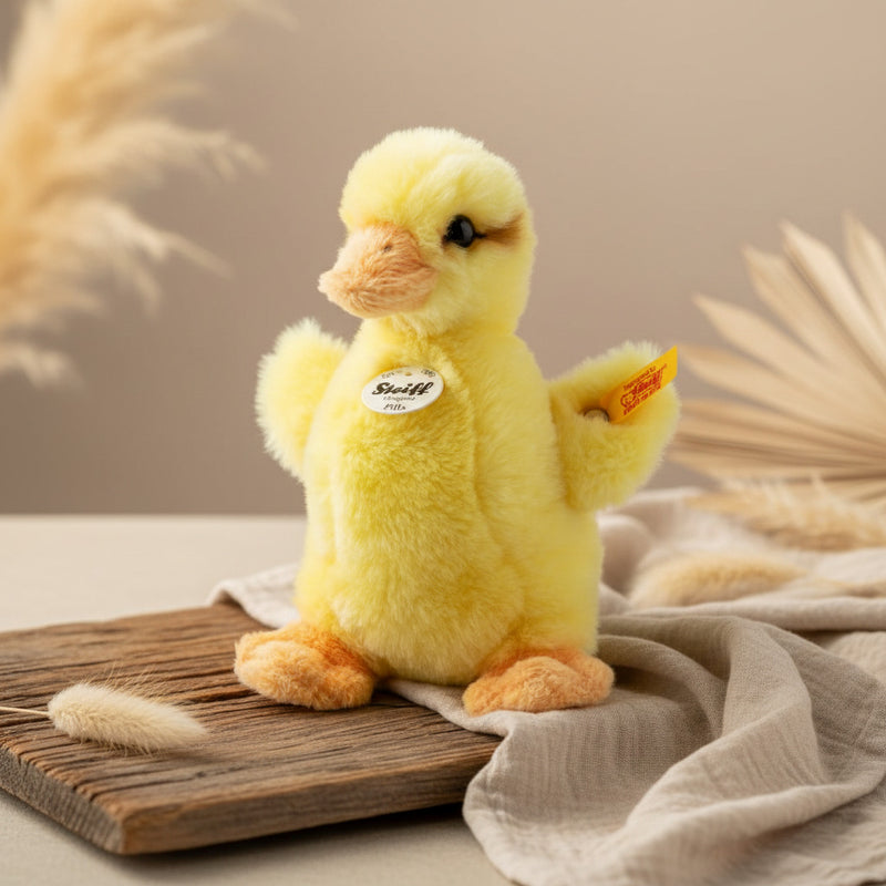 Soft toy duckling Pilla 14 cm, yellow | Steiff