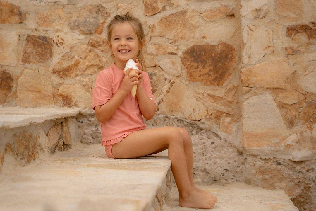 Kurzärmeliges Schwimmshirt  Sunny Flowers Rouge | Little Dutch