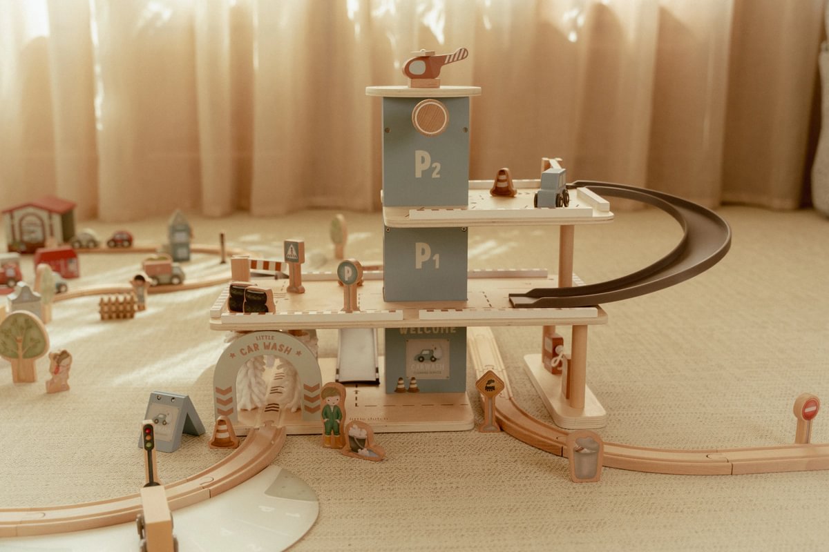 Personalized wooden train parking garage | Schmatzepuffer