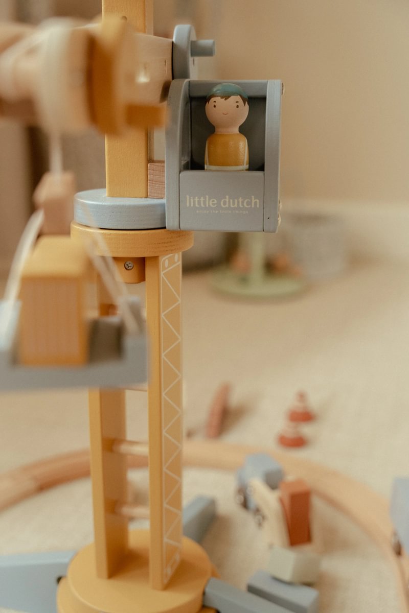 Holz Baukran Spielset für Holzeisenbahn Baustellen | Schmatzepuffer