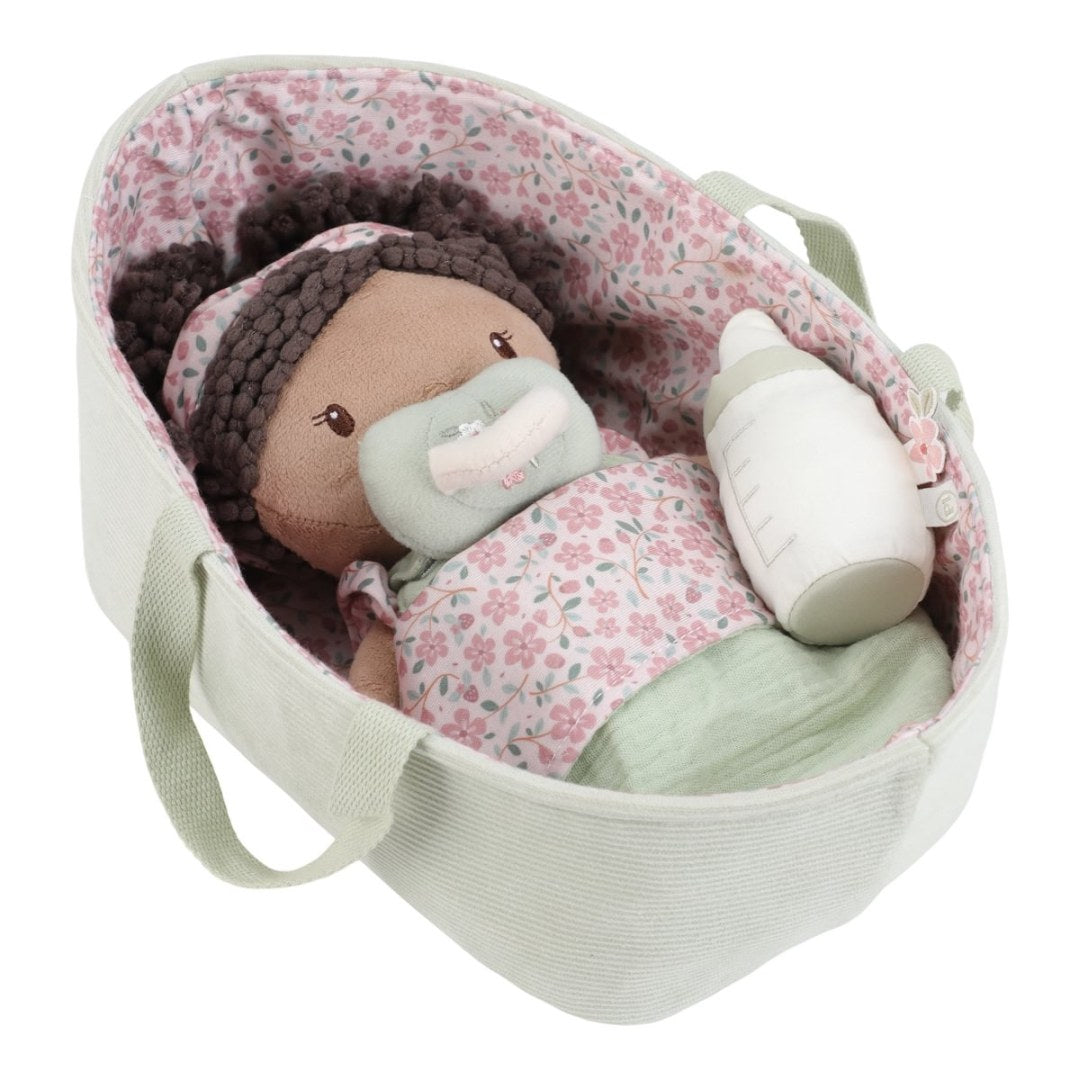 Personalisierte Babypuppe im Körbchen – liebevolles Geschenk zur Geburt