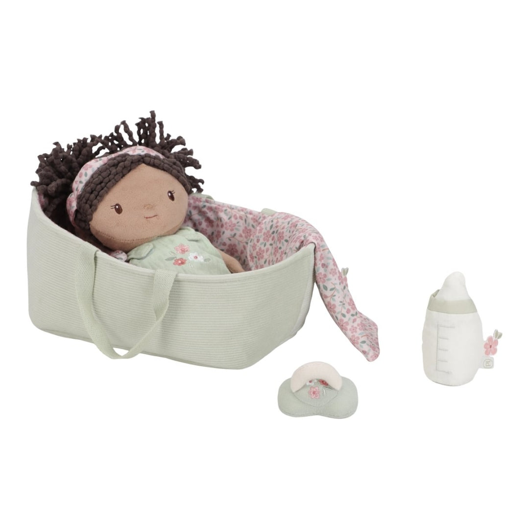 Personalisierte Babypuppe im Körbchen – liebevolles Geschenk zur Geburt
