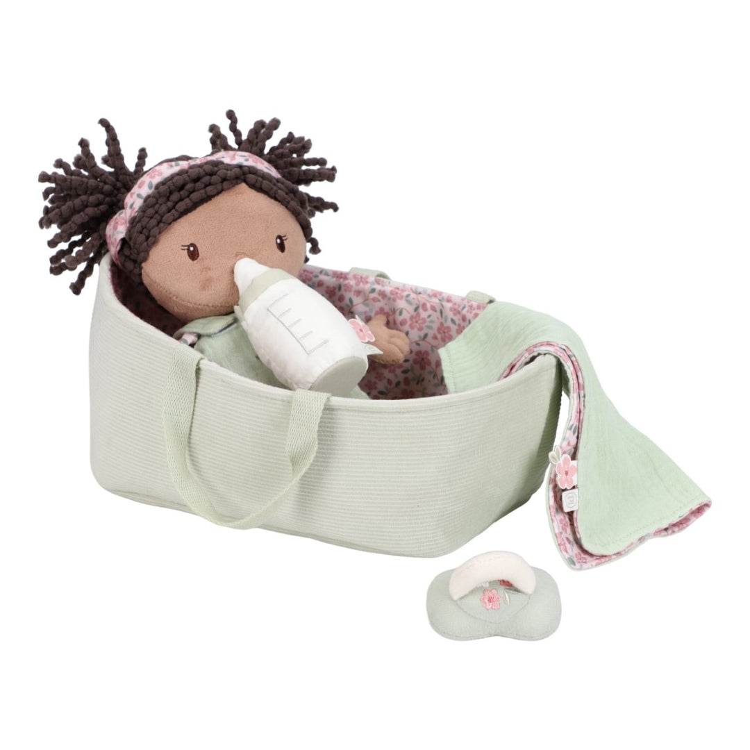 Personalisierte Babypuppe im Körbchen – liebevolles Geschenk zur Geburt