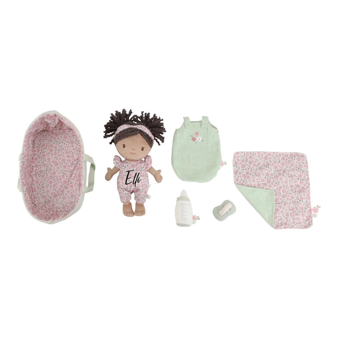 Personalisierte Babypuppe im Körbchen – liebevolles Geschenk zur Geburt