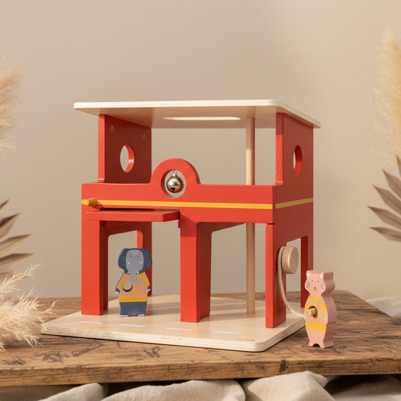Caserne de pompiers en bois avec animaux | Trixie