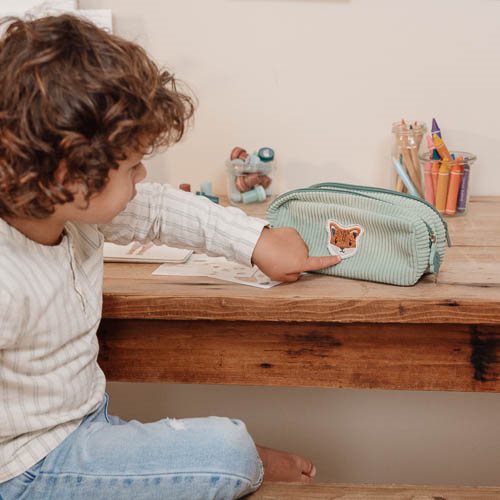 Federmaeppchen mit liebevollem Fuchs Motiv fuer Kindergarten, Schule und kreative Stunden mit ausreichend Platz fuer Stifte und Zubehoer