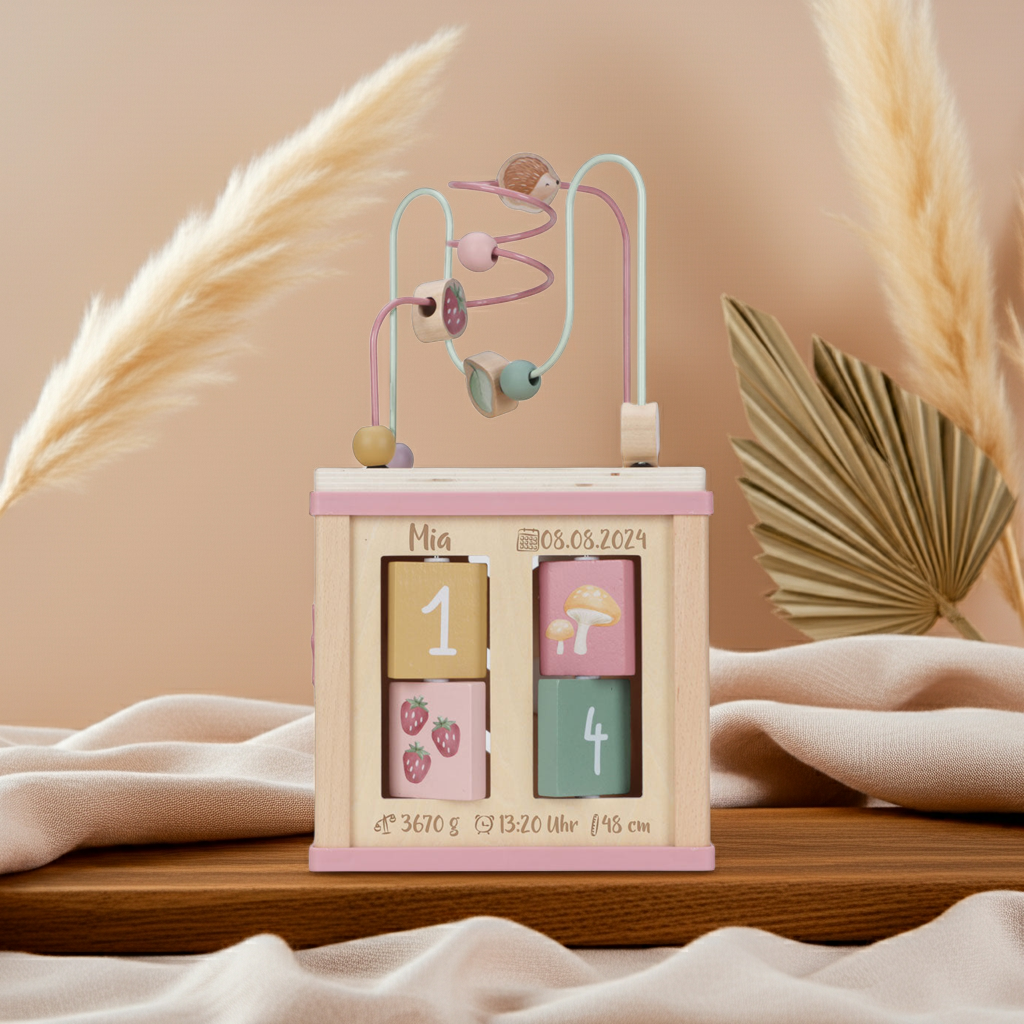 Personalisierter Motorikwürfel Fairy Garden aus Holz mit Name und Geburtsdaten als besonderes Geschenk zur Geburt. Hochwertiges Motorikspielzeug für Babys und Kleinkinder zur Förderung von Feinmotorik, Kreativität und spielerischem Lernen.